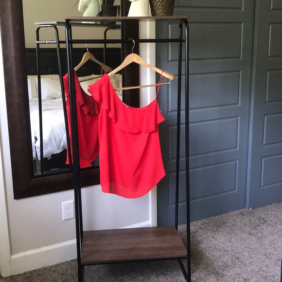 Asymmetrical red ruffle top size Medium - Picture 1 of 4